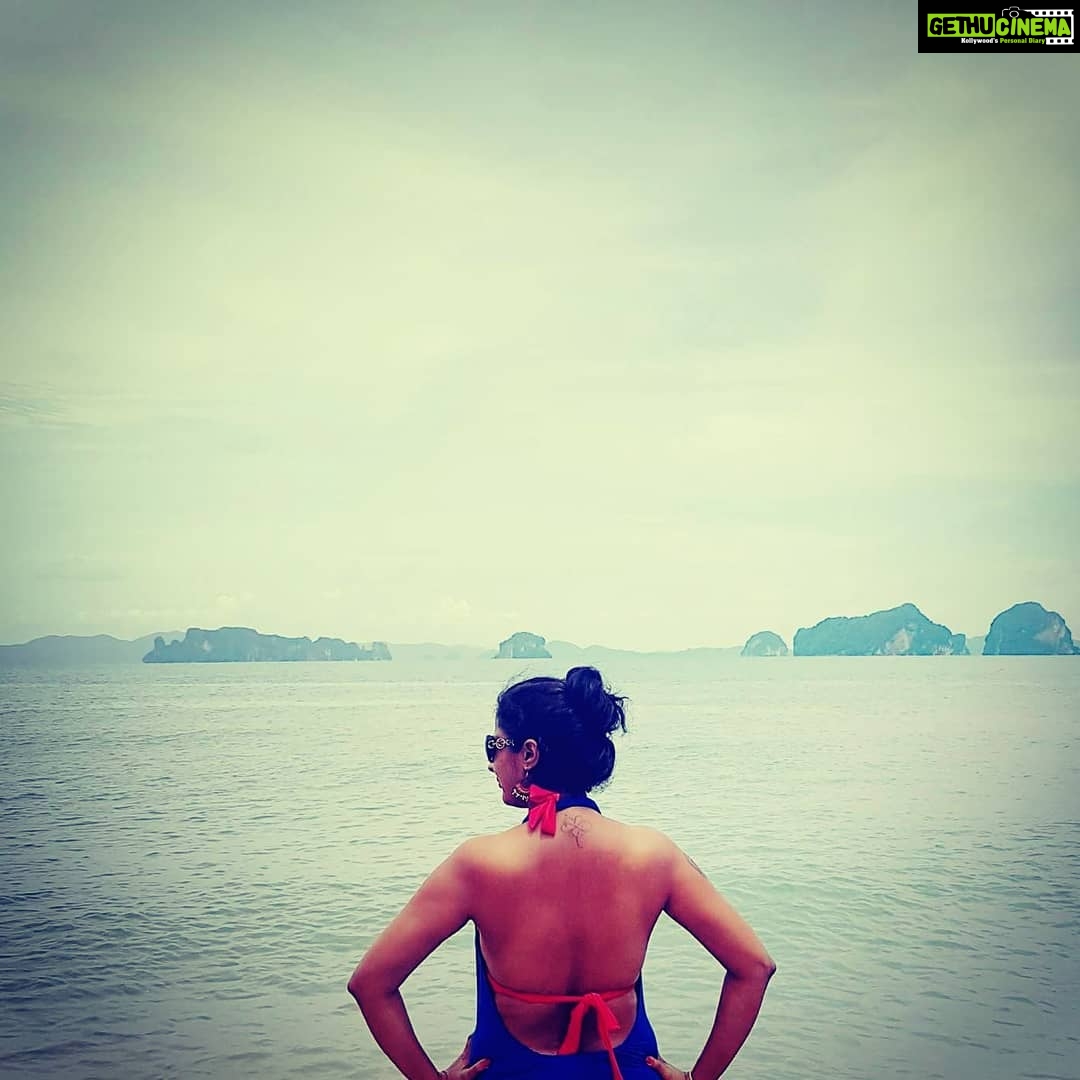 Kaniha Instagram - Somewhere in the middle of nowhere..#seabliss #memyselfandi#beachlove #zodiaccancer#subtle #Throwback#phiphiisland#sea
