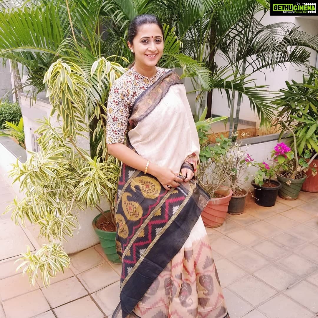 Kaniha Instagram - #simpleissweet#cottonsaree#momandson Have a happy weekend 😘😍