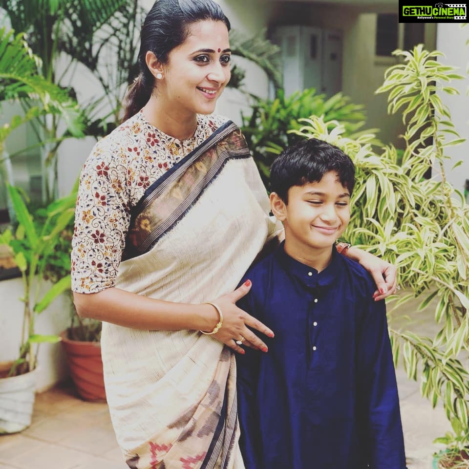 Kaniha Instagram - #simpleissweet#cottonsaree#momandson Have a happy weekend 😘😍