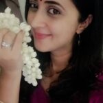 Kaniha Instagram - Spent 6 years of my teens in Madurai.. Love the city that literally never sleeps..sounds of the clink clank as they make kotthu parotta..hot hot halwa..most hospitable people..and the mallipoo..aahh such lovely memories..❤ #madurai#mallipoo#memories#maduraiponnu