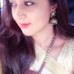 Kaniha Instagram - #beat the Monday blues #redlipstick#redbindi#jhumkas#ethnicwear Have an awesome week😚😙