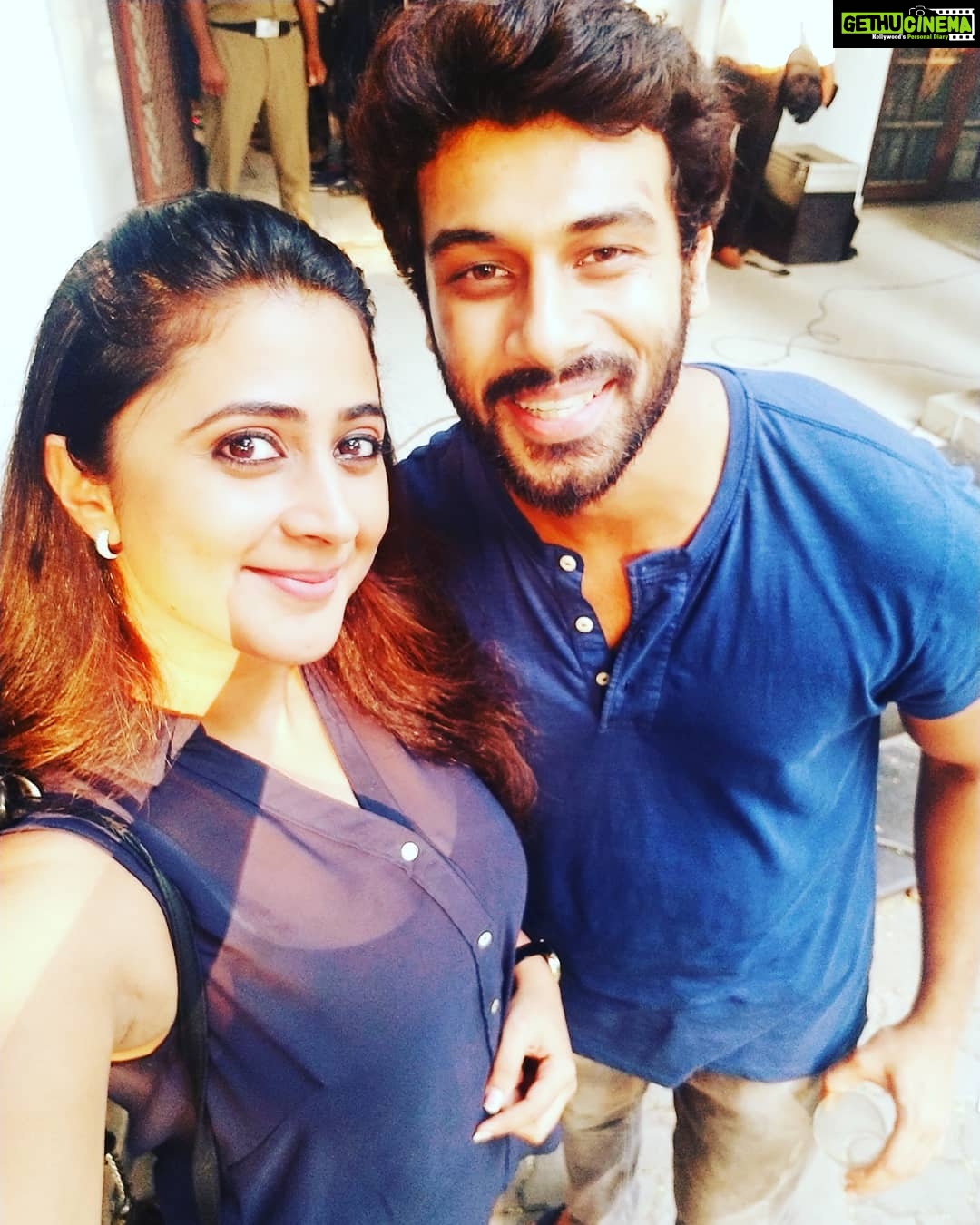 Kaniha Instagram - A light hearted chat with super chilled @anson__paul on our sets of #abrahamintesanthathikal #goodvibes 🤗🤗