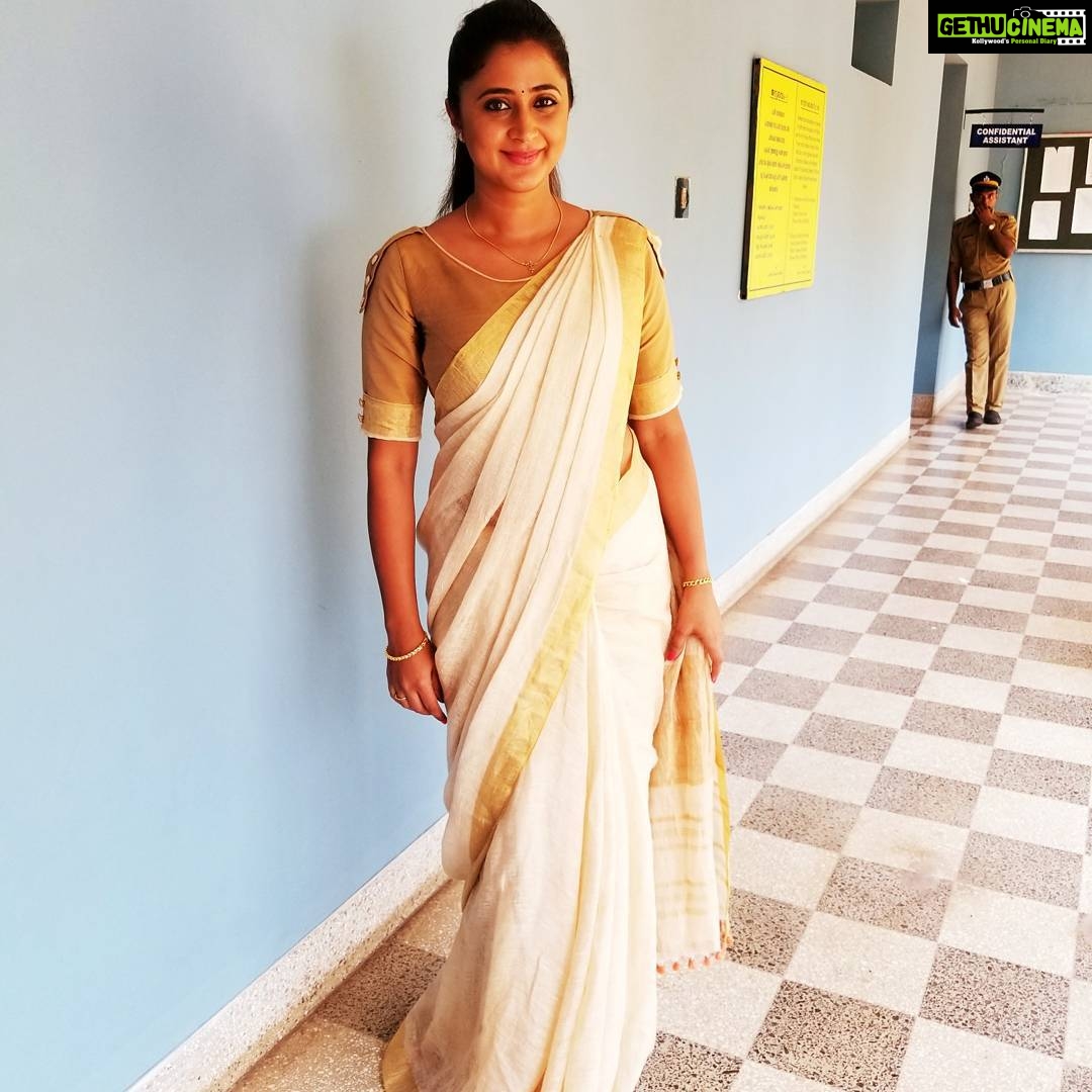 Kaniha Instagram - #Smile coz it is contagious.. Have a lovely week all.. From the location of #AbrahaminteSanthathikal Kochi, India