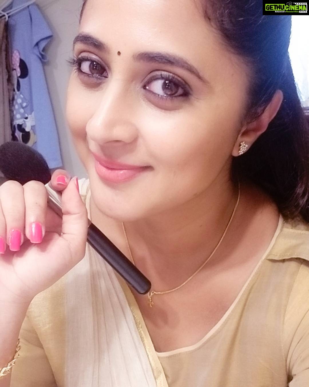 Kaniha Instagram - They say pen is mightier than the sword well I'd say my make up brush is 😁😁 #At shoot #LightsCameraAction