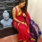 Kaniha Instagram - Her sarees are classy..Her sarees are authentic..Her sarees are straight from the weaver's hands..So proud of my friend Sindhu who is weaving her passion for sarees into this beautiful brand called Meraki. May you soar great heights Dear..Wishing Meraki a great year from the bottom of my heart. That's me in my fav spot at home. #merakibysindhu