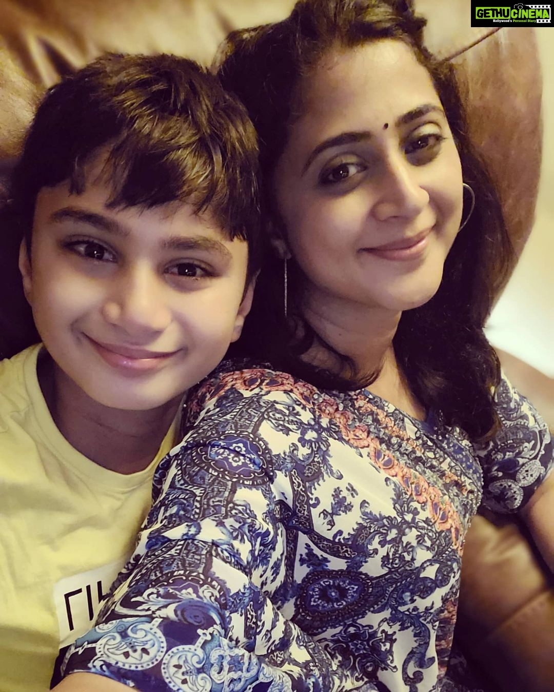 Kaniha Instagram - Happy new year from us to you! May this New Year bring in happiness,prosperity,peace and success for all of us! Be kind Be Happy! #happynewyear2022 #newyear #lifeisbeautiful #positivevibes Chennai, India