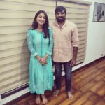 Kaniha Instagram - Always a pleasure meeting with this super humble, super sensible and amazing human being! Thanks @actorvijaysethupathi for your time! That's an excited me covering up all my excitement with that super misleading smile 😝this morning when I met with him at his office. 🤗❤😊 Chennai, India