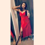 Kaniha Instagram - Trial room mirrorfies @zara ! Just adding a splash of RED ❤ on your wall! That's it ! ❤ Ps: I dint pick up this dress by the way 😝 #reddress #zara #mirrorfie #selfie #trialroomselfie #trialroom #trials #whynot