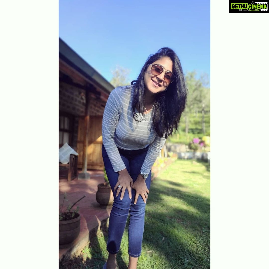 Kaniha Instagram - Many meters high..breathing cleaner n fresher air..Absorbing the sounds of nature..watching the sun rise and sunsets behind the beautiful hills of Nilgiris.. Far away from the mad mad city buzz!! Don't I look happy?🤗☺☺ Staying at this cozy cottages @atwoodcoonoor #lifeinthehills #nilgiris #coonoor #atwoodcoonoor #greenery Coonoor,Nilgiris