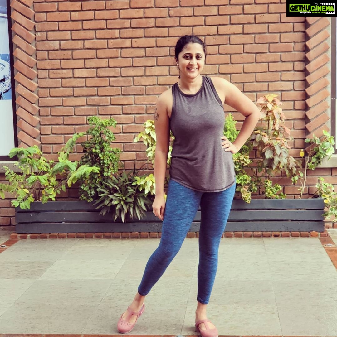 Kaniha Instagram - You know the kind of compliment that I really love these days?? That I look happy.. Noone can stop the process of growing old. We are all bound to get older with every passing year but one can work on pursuing happiness. When you are happy, you glow When you are happy,you look young When you are happy, you spread happiness. Find your ikigai ,happiness will follow! #pursuitofhappiness #behappy #onelifebaby #liveletlive #happyme