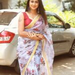 Kaniha Instagram – A simple floral  saree but yet classy isn’t it?!

Throwback to this pic!
#sareelove #sareelovers
#sareesofinstagram #sixyardsofelegance Chennai, India