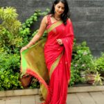 Kaniha Instagram – When in doubt wear a saree,
You’ll never go wrong!
Keeping it simple yet classy,
That’s my style 😊🥰

சேலை கட்டும் பெண்ணுக்கொரு வாசம் உண்டு,
கண்டதுண்டா? கண்டவர்கள் சொன்னதுண்டா?
💕
#sareelove #handloomlove #sixyardsofelegance #sareelovers #simplebutclassy Chennai, India