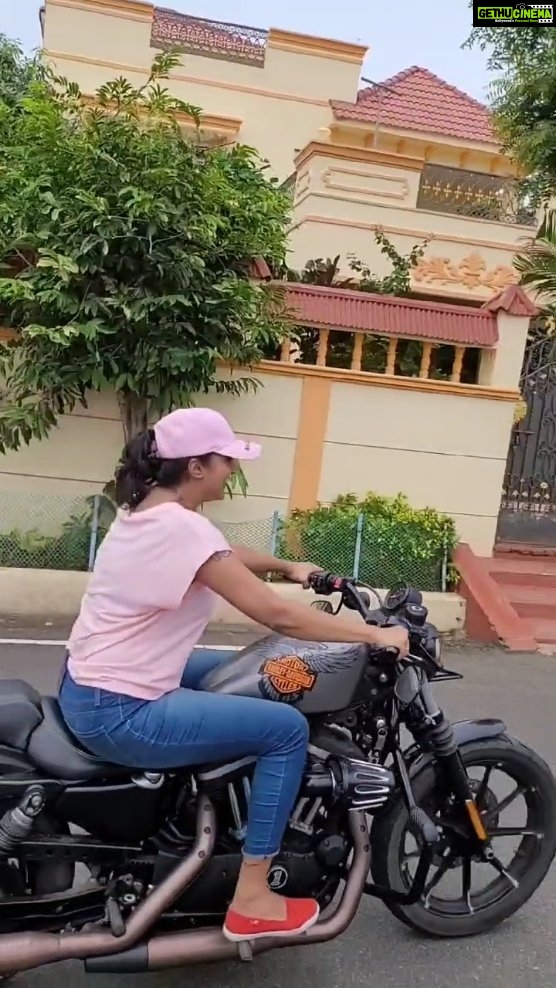 Kaniha Instagram - It's never too late to learn anything! Don't wait for that right moment.. Make every moment yours !! #harleydavidson #bikergirl #learningtobike #girlsonbikes Ps: my helmet was removed purely for this video š š