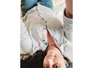 Kaniha Instagram - Sometimes getting a different perspective is always good! Have a fab week! Just thought I'd make some heads err phones turn😋 Hyderabad