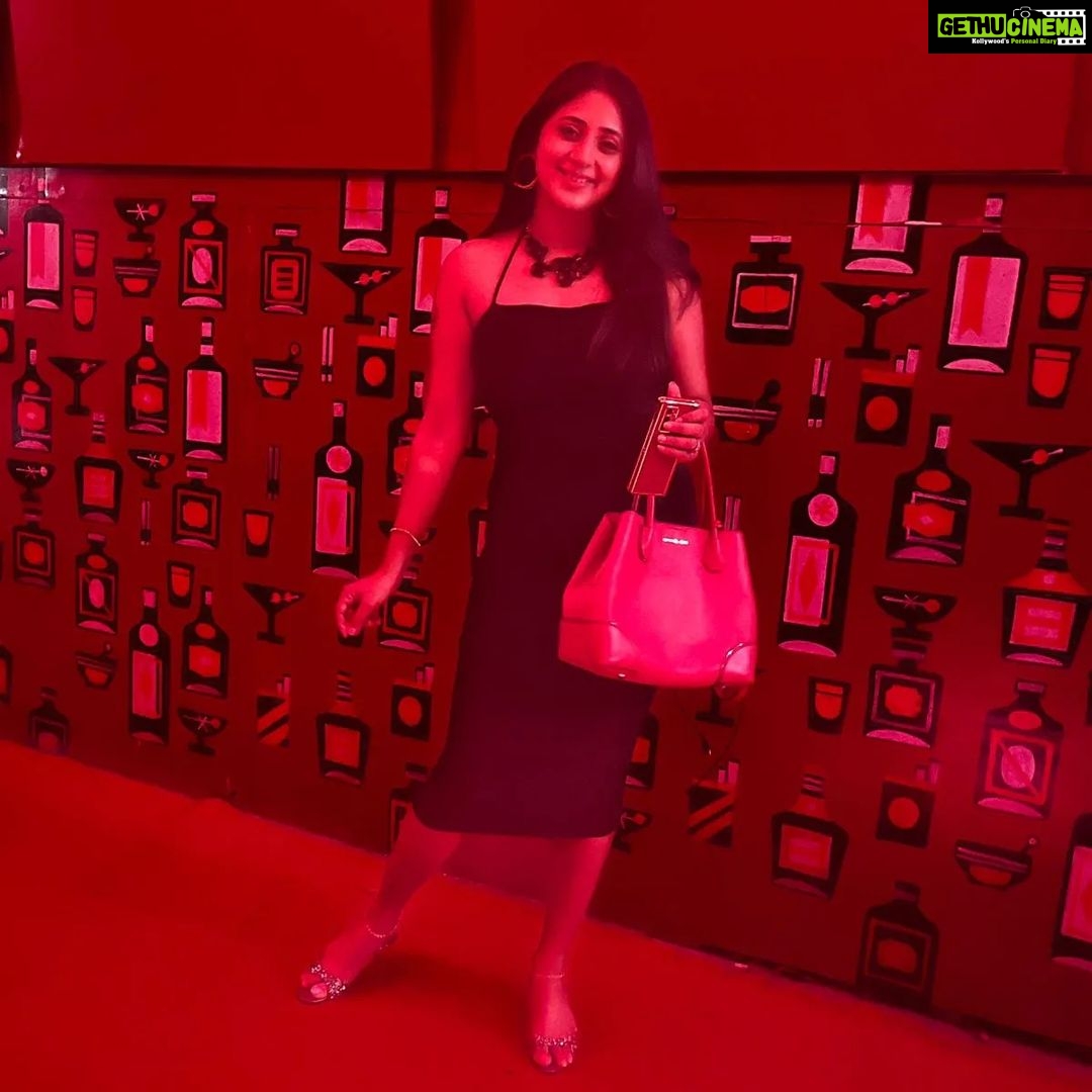 Kaniha Instagram - And jus like that a decade went by.. Welcoming myself to the 40s with clarity in my thoughts, learnings from the mistakes I made, and zest to live life to its fullest! Bring it on 40s. I yam Readyyyyyyyyyy!! Thank You to each one of you who made this day special by your presence,messages ,calls,tags and love. ❤❤ #happybdaytome #birthday #40thbirthday Sin & Tonic