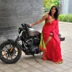 Kaniha Instagram – A quick pause to pose.

One of ma fav sarees from @inde_loom

Have a happy week yall!

#sareelovers #sixyardsofsheerelegance #handloom #harleydavidson Chennai, India