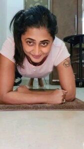 Kaniha Instagram - Who's  in for this core/plank challenge 
Simple n fun!!

Try it out it.Remix it and post it when u do..coz I wanna see 'em!!
Also  no cheating ..shouldn't speed up or slow down the camera recording speed 🤪🤪🤪
 Let's get to the core of it💪💪
Ps: smile is optional🤣🤪🤣
Happy monday❤