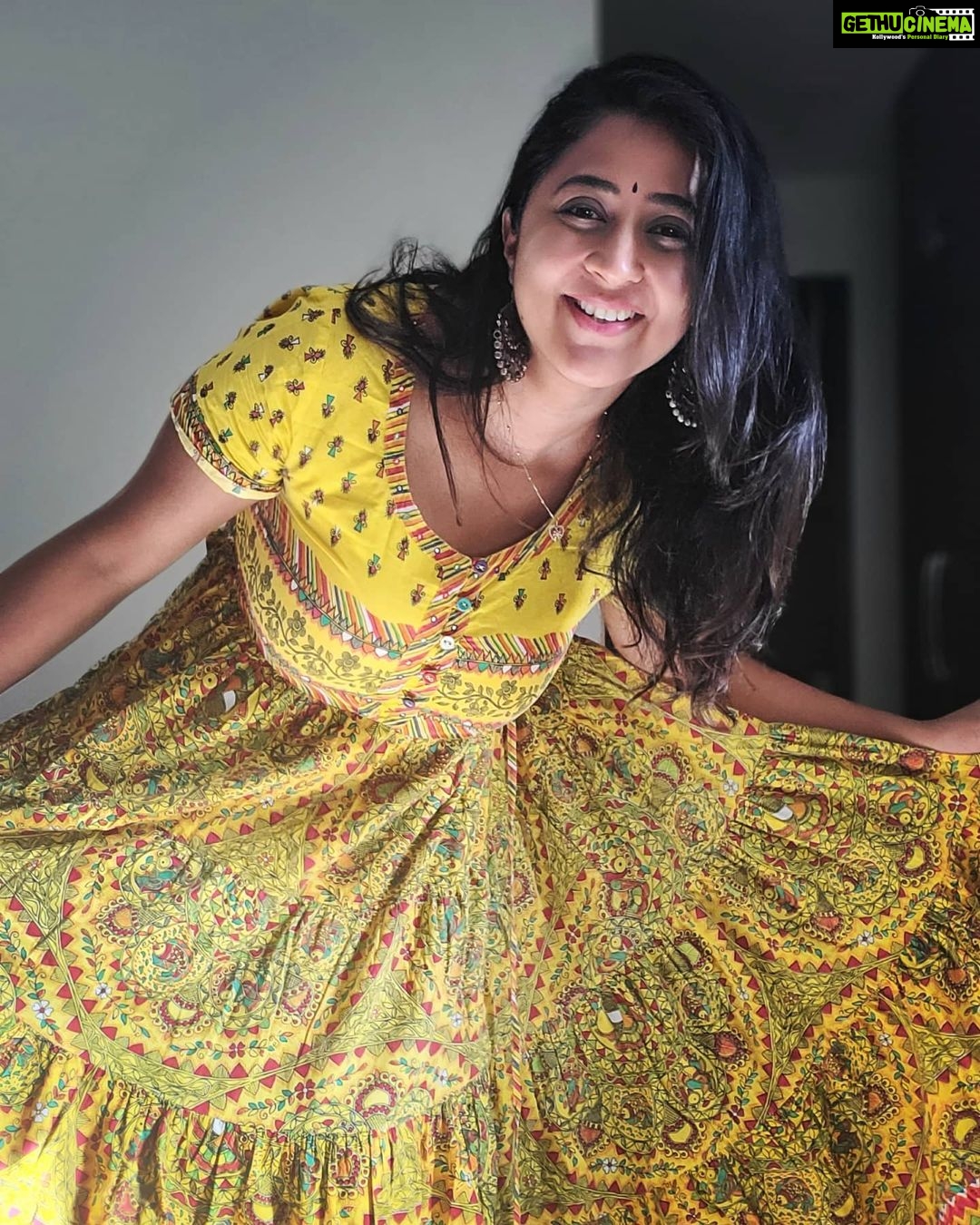 Kaniha Instagram - Coz I like the way m smiling n this! 😊😊😊🌞🌞🌞🌻🌻🌻 A SMILE IS ENOUGH TO BRIGHTEN ONE'S DAY!