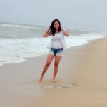 Kaniha Instagram - The universe is listening.to us.. To Our silences too! 💙💙 #beach #ocean #liberateyourself #loveyourself Chennai, India