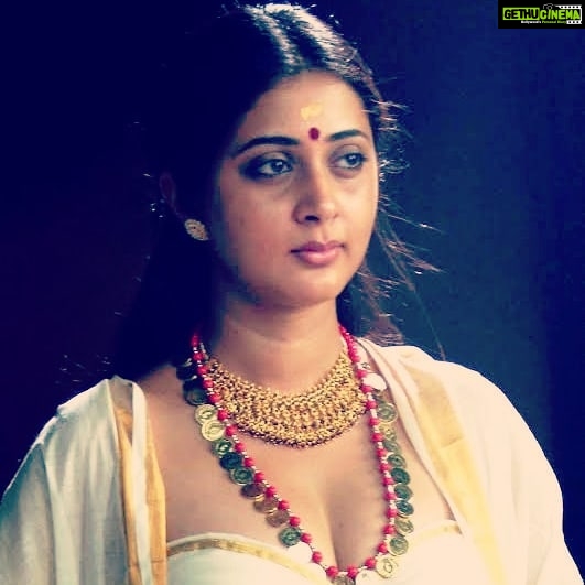 Kaniha Instagram - A walk down the memory lane.. Being part of this magnum opus.. That goosebumps moment! Kaitheri Maakam ๐ Pazhassiraja's wife โค Hariharan sir๐ #pazhassiraja #kaitherimaakam @mammootty @resulpookutty