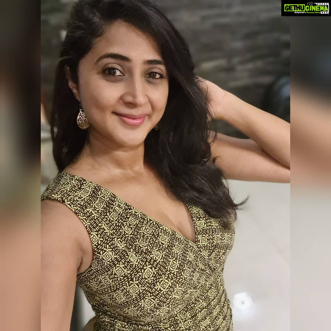 Kaniha Instagram - Being Real and being you will never go outta fashion!! Be unapologetically YOU! ❤ #loveyourself #beyourself #selflove #lifeisbeautiful