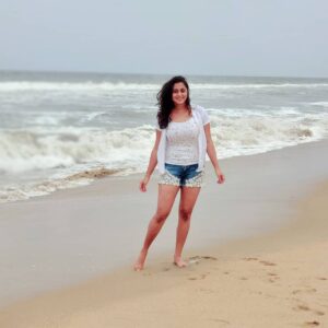 Kaniha Instagram - The universe is listening.to us..
To Our silences too!
💙💙
#beach #ocean #liberateyourself #loveyourself