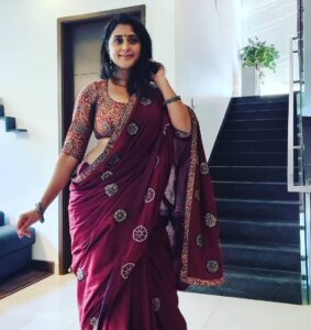 Kaniha Instagram - "Magic lies in curves not angles."
-
Mason 

#justsaying #loveyourbody #loveyourself💕