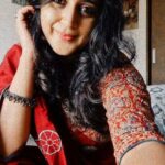 Kaniha Instagram - One of ma fav songs❤ Swapnangal kanezudhiya... #slowmo #feelitreelit #sareelove #ethnic #loveyourself💕 #bhagyadevatha