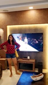 Kaniha Instagram - Just having some silly fun on a Sunday maaarneeeen making models trip! 😜😛😜😜😛 PS: See I told ya me no serious person..me loves to have fun🤗 #instareels #staysafe #justforfun #nooffence #happyme