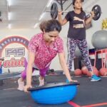 Kaniha Instagram - It's always fun working out with @stylemuze Such a motivating workout partner😍😘 After quite a grilling session at @f45_neelankarai when we decided to do a small routine! More power to all of you who are trying to become a better version of you everyday. Let's keep at it! ❤ #workoutpartner #gettingbettergettingstronger #workoutfun #f45neelankarai #health #dontgiveup #sweatcheck