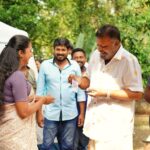Kaniha Instagram - Blessed to be working on this special day of "Vishu" and Tamil New years day. My day only got extra special to receive my Vishu Kaineetam from Suresh ettan @sureshgopi in the sets of #paapan Thanks so much suresh etta for being such a kind,loving and humble co-star. ❤ #happyvishu #sureshgopi #kaineetam #paapan Erattupetta