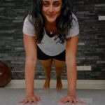 Kaniha Instagram – When i chanced upon this plank workout on insta I just felt like trying and as you can see I had fun.
After all planks are my favorite😁😁

#plankchallenge #plankworkout #highplank #instareels #workoutfun #happyme #motivateeachother
#inspireeachother

Ps:for those who are planning to comment this is easy,this is peasy, this is  nla bla etc 
I suggest instead you roll out your mat and do about 5 to 10 sets of this and strengthen your core😀😀