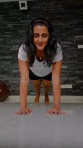 Kaniha Instagram - When i chanced upon this plank workout on insta I just felt like trying and as you can see I had fun. After all planks are my favorite😁😁 #plankchallenge #plankworkout #highplank #instareels #workoutfun #happyme #motivateeachother #inspireeachother Ps:for those who are planning to comment this is easy,this is peasy, this is nla bla etc I suggest instead you roll out your mat and do about 5 to 10 sets of this and strengthen your core😀😀