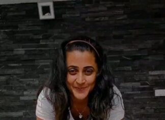 Kaniha Instagram - When i chanced upon this plank workout on insta I just felt like trying and as you can see I had fun. After all planks are my favorite😁😁 #plankchallenge #plankworkout #highplank #instareels #workoutfun #happyme #motivateeachother #inspireeachother Ps:for those who are planning to comment this is easy,this is peasy, this is nla bla etc I suggest instead you roll out your mat and do about 5 to 10 sets of this and strengthen your core😀😀