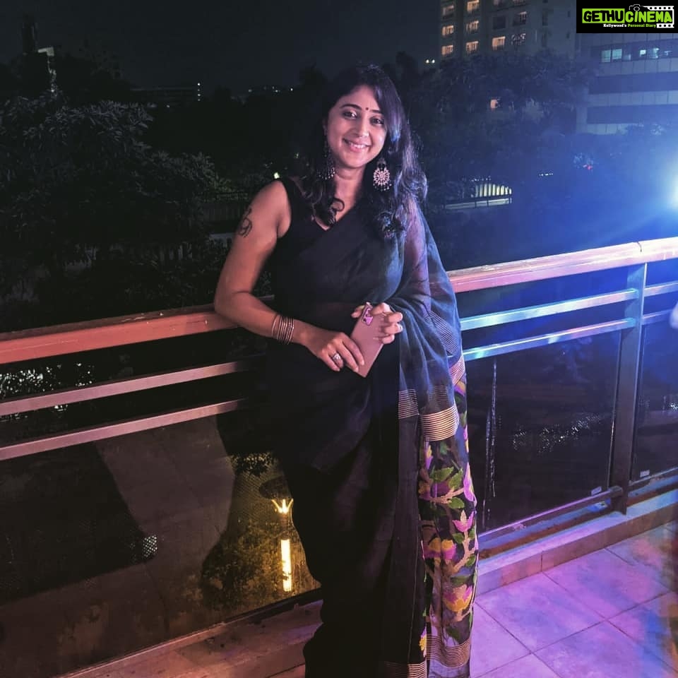 Kaniha Instagram - People who make me smile, Are simply my kind of people ! 😊😊 #happyholi #blacksareelove Chennai, India