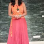 Kaniha Instagram - #iruvizhiunadhu #minnale Nostalgia. @actormaddy 🥰 Who else likes this song??