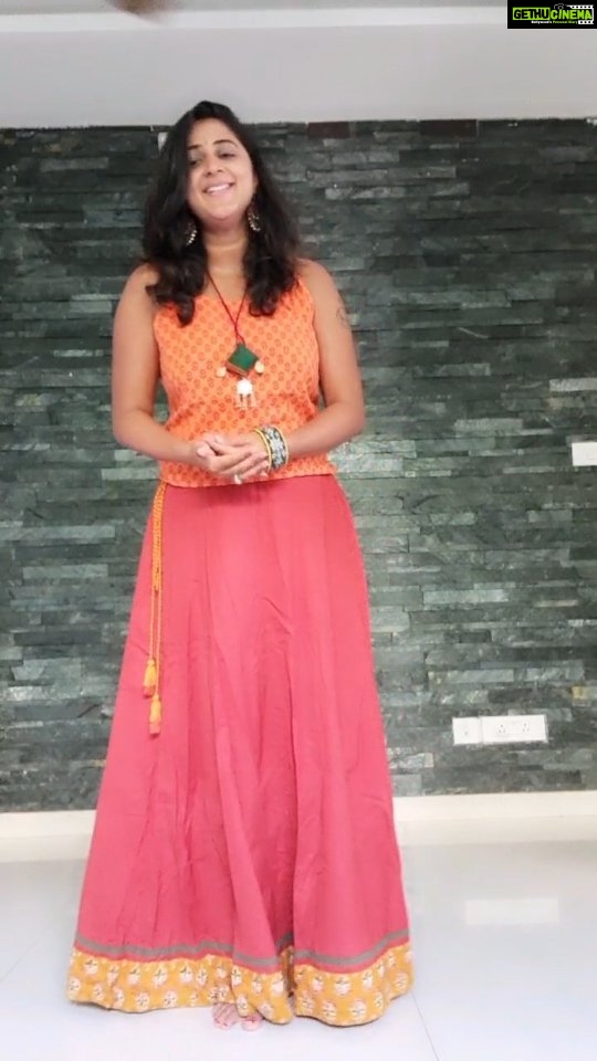 Kaniha Instagram - #iruvizhiunadhu #minnale Nostalgia. @actormaddy 🥰 Who else likes this song??