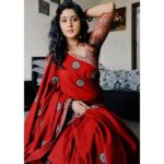 Kaniha Instagram - Don't know where to start? - - Begin with being happy with who you are.. 🙂❤🙂 #sareelove #sareesofinstagram #loveyourself💕 #lifeisshortliveit Chennai, India