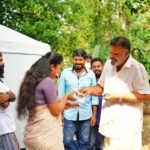Kaniha Instagram - Blessed to be working on this special day of "Vishu" and Tamil New years day. My day only got extra special to receive my Vishu Kaineetam from Suresh ettan @sureshgopi in the sets of #paapan Thanks so much suresh etta for being such a kind,loving and humble co-star. ❤ #happyvishu #sureshgopi #kaineetam #paapan Erattupetta