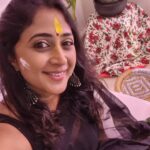 Kaniha Instagram - People who make me smile, Are simply my kind of people ! 😊😊 #happyholi #blacksareelove Chennai, India