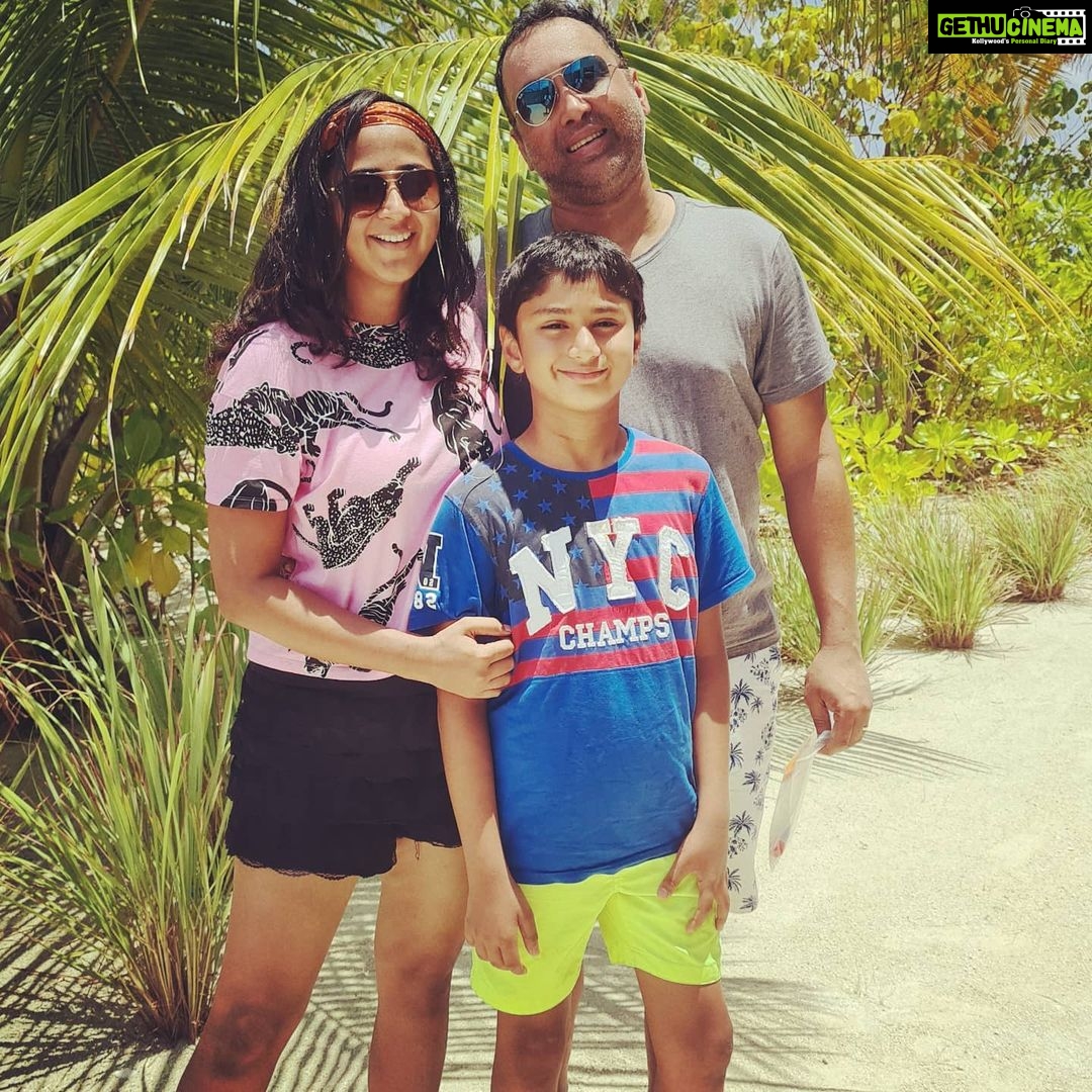 Kaniha Instagram - With my world 💕 VARU by Atmosphere