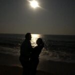 Kaniha Instagram - At times joys present itself in simplest ways.. We just gotta pause and enjoy the moment Everything else can wait! #moonlight #beach #simplejoys #friendsforever #silhouette #meandhim❤️ #cancerian #beachlove Chennai, India