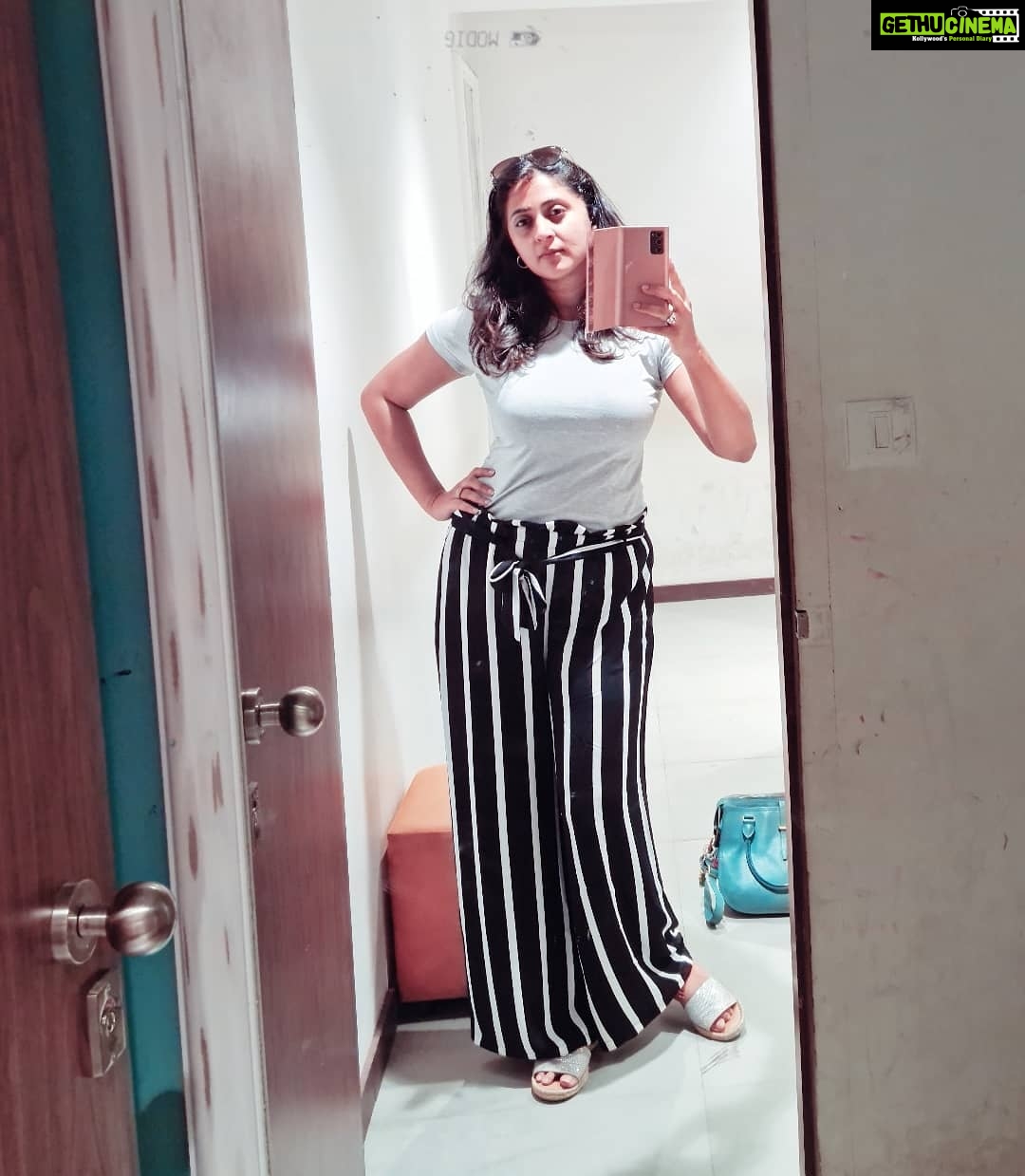 Kaniha Instagram - Never let down that person you see in the mirror.. She may not be looking her best at all times, She may not be the happiest at all times, She may not be feeling herself at all times, Just talk to her and tell her what a strong woman she is and that you love her. #selflove #loveyourself #mirrorfie Chennai, India