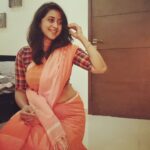 Kaniha Instagram - My love story with sarees is never ending! ❤ @inde_loom #ilovesarees #sixyardsofelegance #handloomlover #handloom