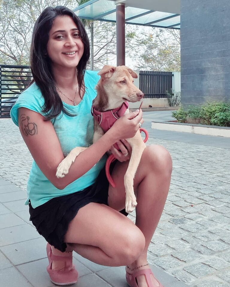 Kaniha Instagram - She's the best that has happened to me in 2020. So many losses, So many lows, A lot many uncertainties But yet life goes on ! Hold on to your loved ones just like the way I'm holding on to one of mine! ❤ #love #hope #positivevibes #pet