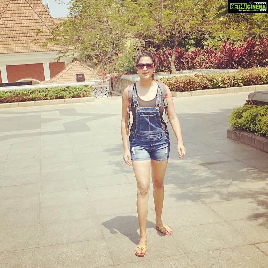 Kaniha Instagram - And Yes women have legs too.. And as you may see I have really long ones!! Thin legs,fat legs,macho legs,waxed legs,hairy legs,sexy legs ...These judgements go on and on.. Can we just let the woman decide how she wants to have it and not condemn her.. Can we just let the woman choose in peace what she wants to wear and not bulley her. Can we just stop judging a woman by what she wears.. Can we just let her BE.. πππ #womenhavelegs #legday #girlshavelegs