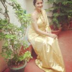 Kaniha Instagram - "You always gain by giving love." ❤ #kaniha #positivevibes #happyonam #sareelove #goldsaree #lifeisbeautiful