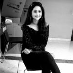 Kaniha Instagram - I love this click🥰 Only wish I cleared those dabbas at the back lol (eyesore)😂🤣 #myfavpic #kaniha #blackandwhite