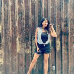 Kaniha Instagram - One of the best thing about hanging out with your besties is that they put up with all ur nonsense and click good pics for ya 😛😛 ❤ #kaniha #lifeisbeautiful #longlegs Bangalore, India