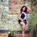 Kaniha Instagram - One of the best thing about hanging out with your besties is that they put up with all ur nonsense and click good pics for ya 😛😛 ❤ #kaniha #lifeisbeautiful #longlegs Bangalore, India